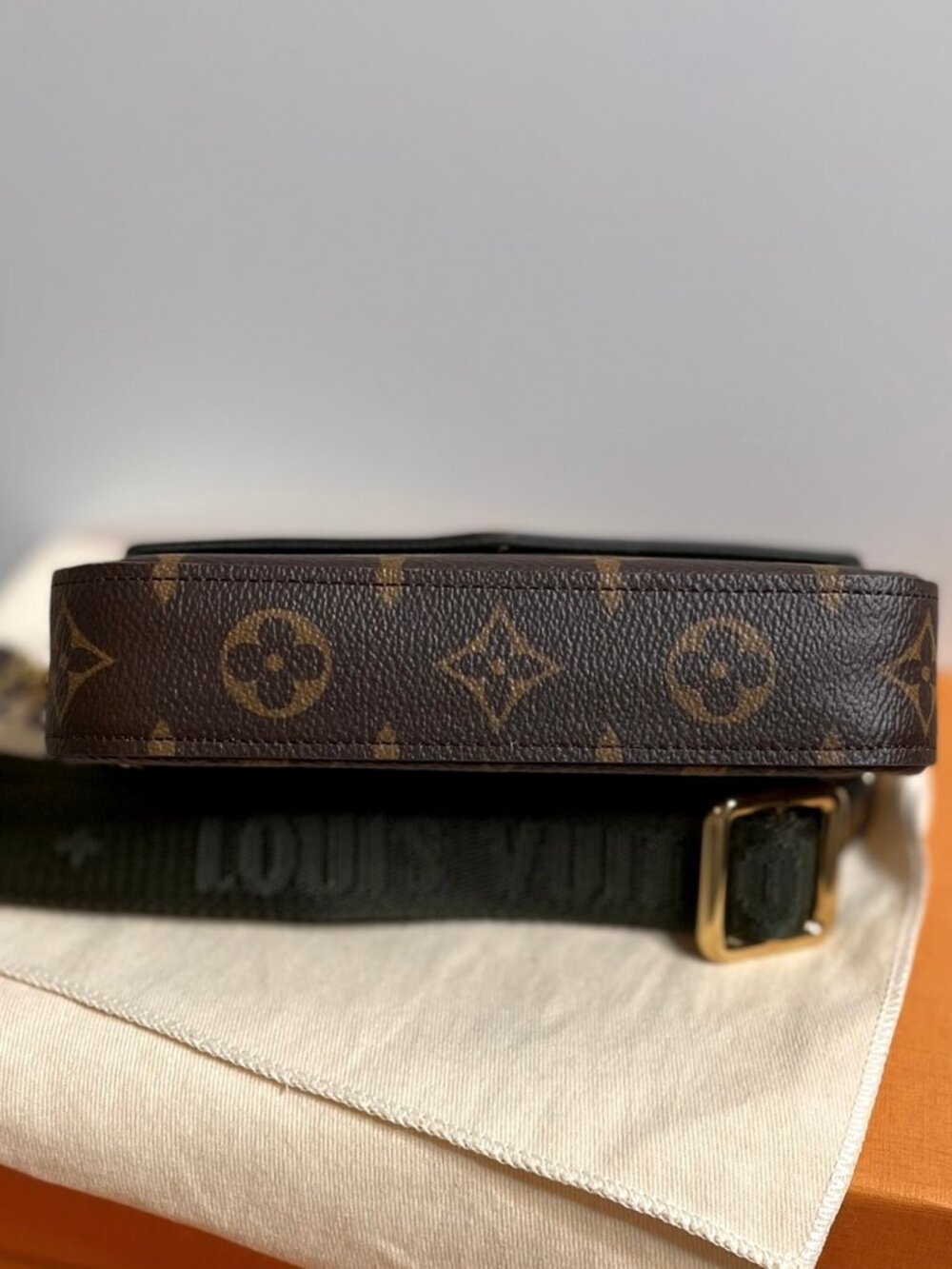 Louis Vuitton Felicie Strap & Go - Picture 6 of 9